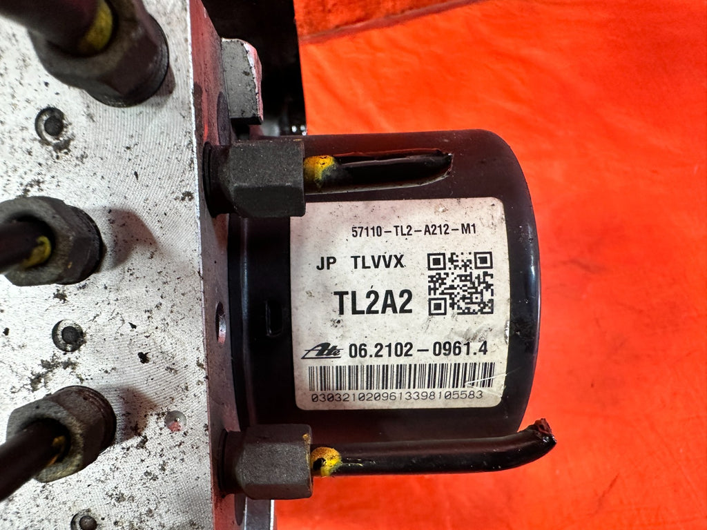 09 10 ACURA TSX   ABS PUMP ANTI SKID LOCK ACTUATOR VSA MODULATOR   OEM 3215