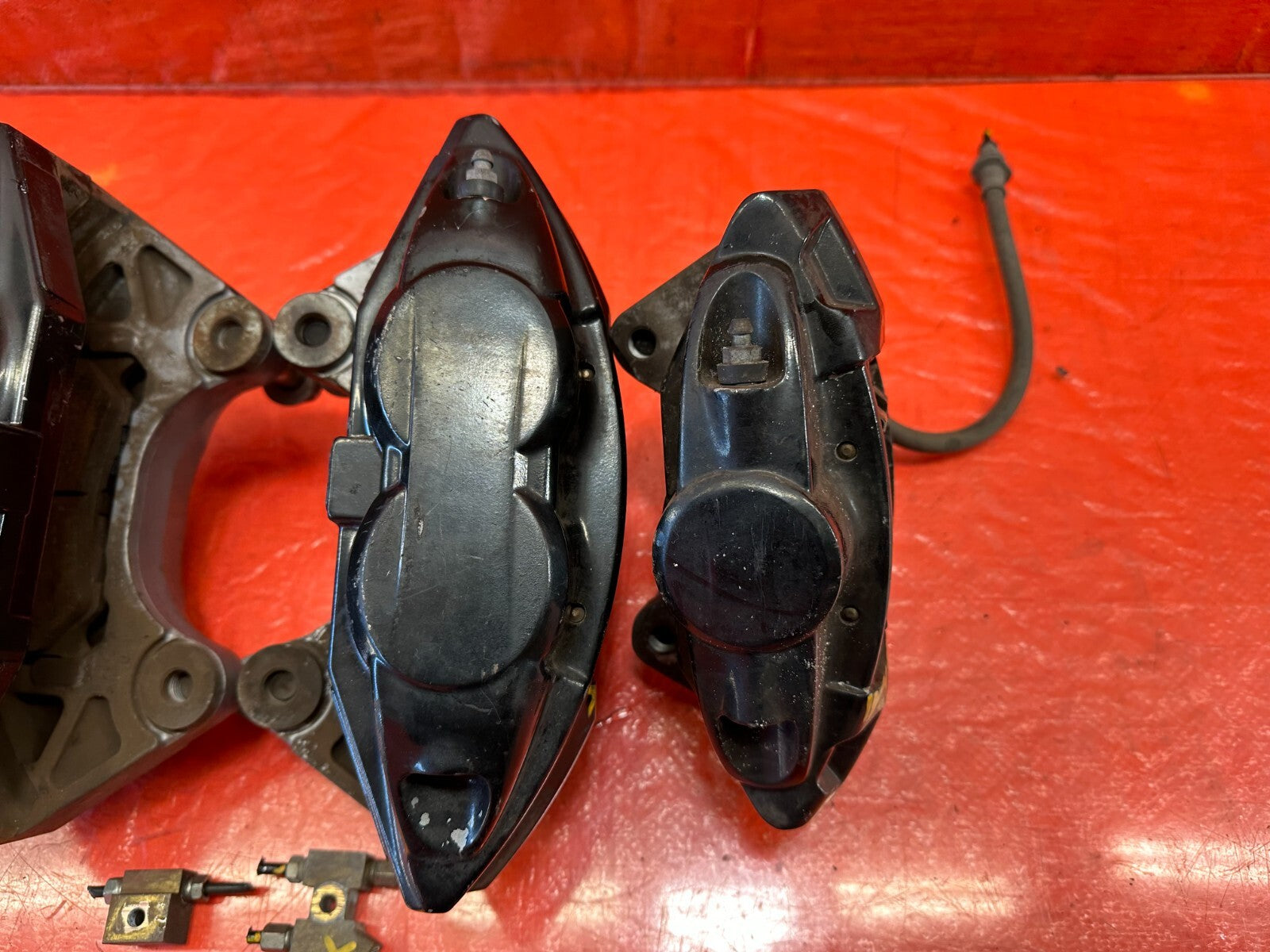08 15 INFINITI G37 & Q60 SPORT   AKEBONO   BRAKE CALIPERS LEFT & RIGHT   OEM 2326