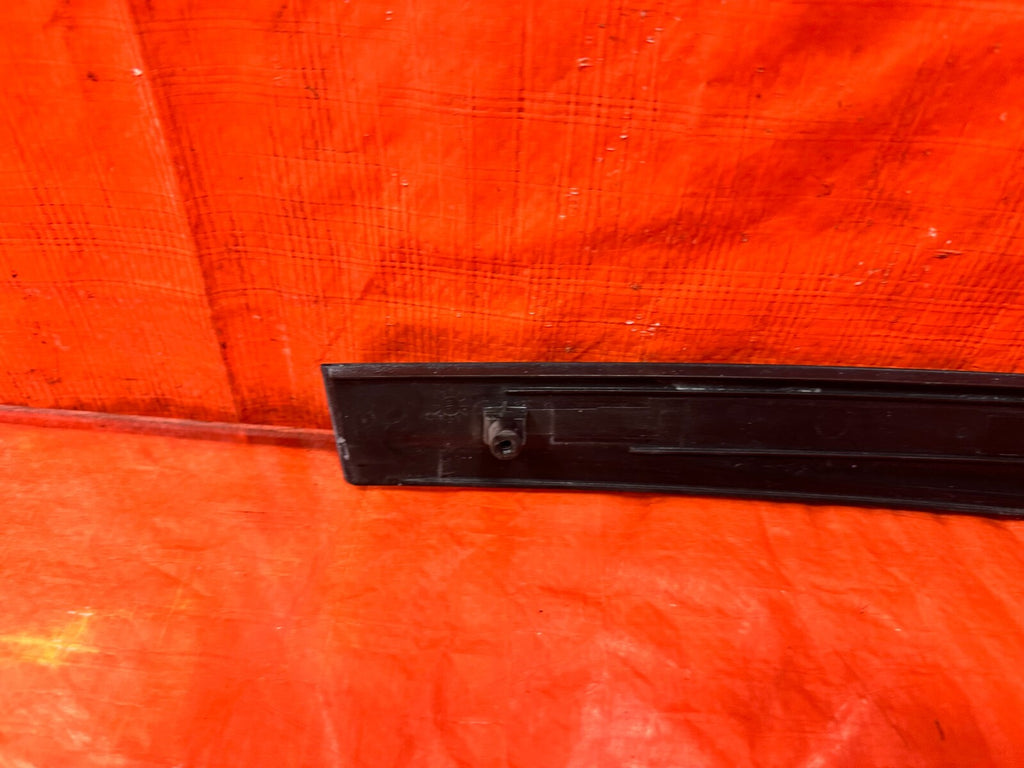 96 00 HONDA CIVIC COUPE & HATCH PASSENGER RIGHT DOOR SASH TRIM MOLDING STRIP 2877