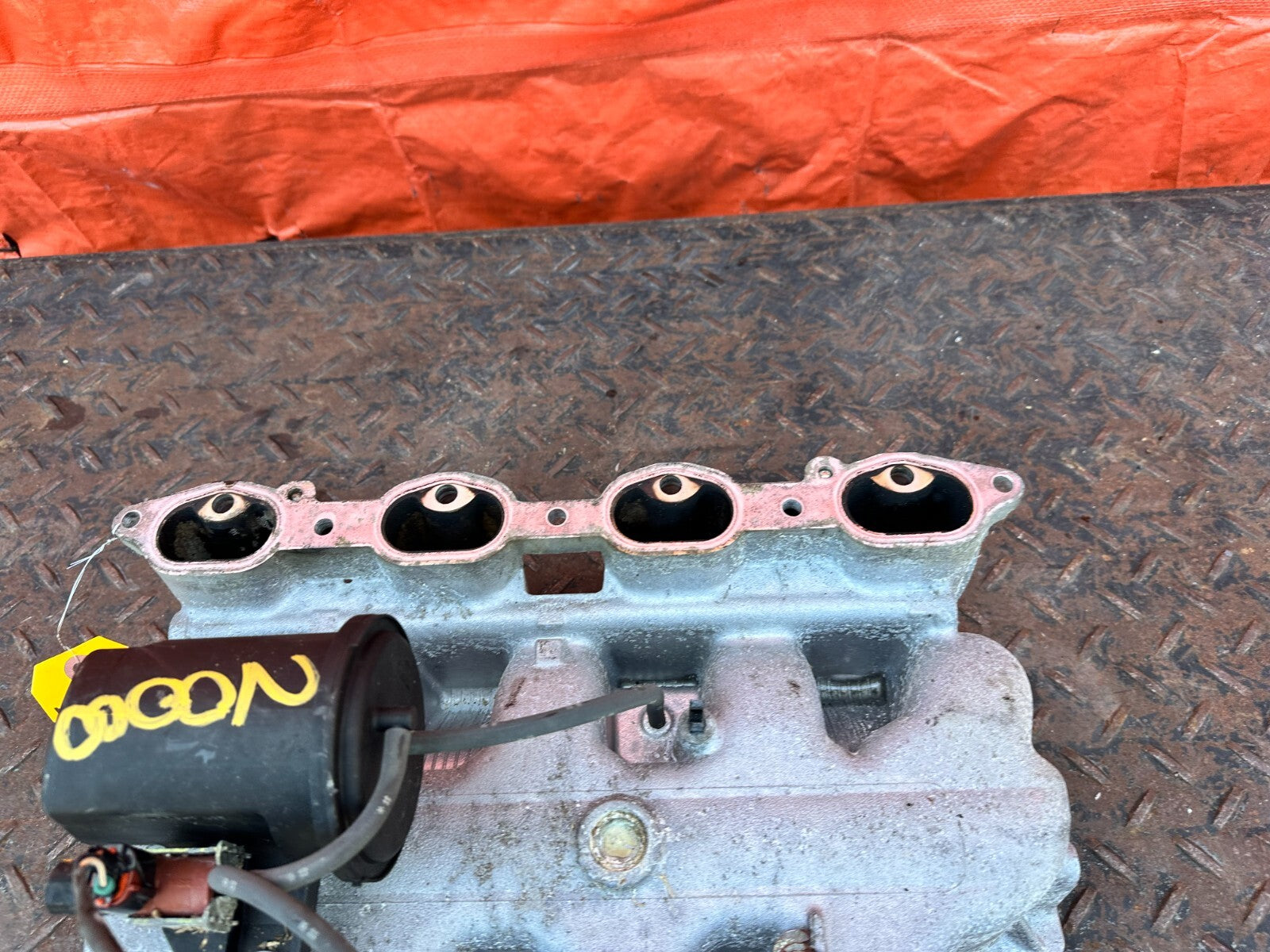 02 10 LEXUS SC430   ATTACHES TO CYLINDER HEAD PORTION   INTAKE MANIFOLD OEM 2886