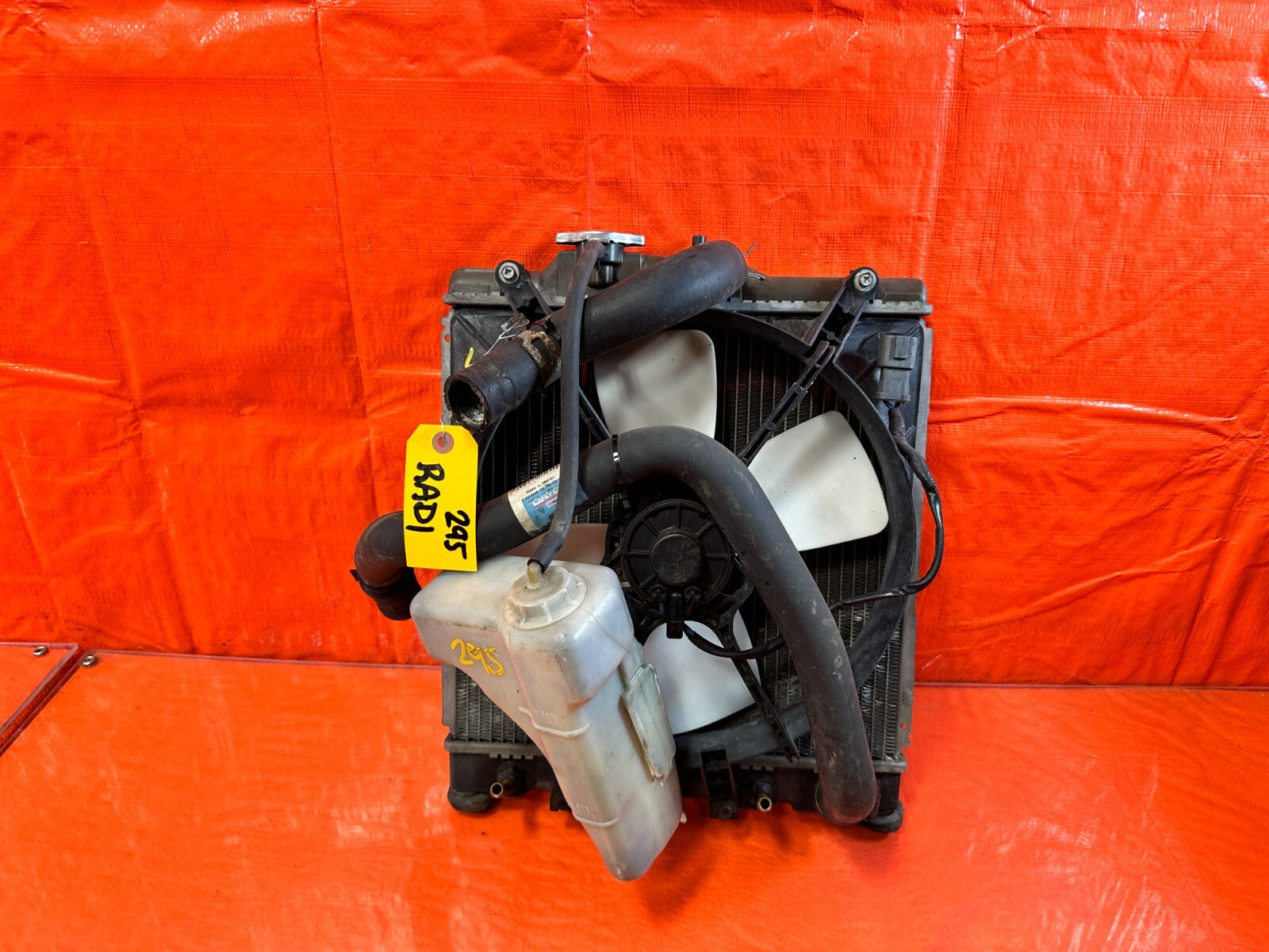 93 97 HONDA DEL SOL 92 00 CIVIC   RADIATOR W/ FAN & HOSES   OEM #2950