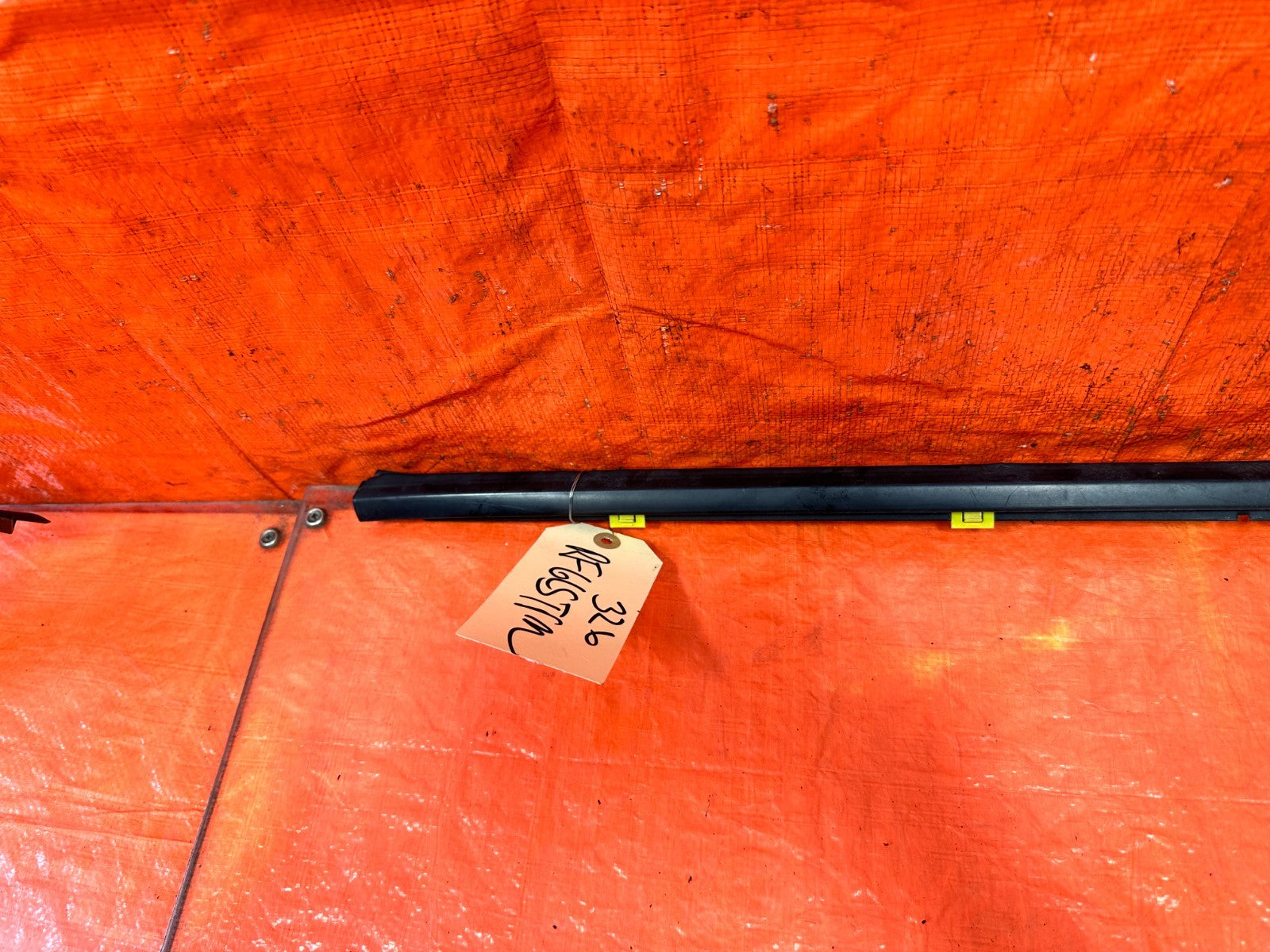 10 16 HYUNDAI GENESIS COUPE   PASSENGER RIGHT EXTERIOR WINDOW GLASS TRIM OEM 3265