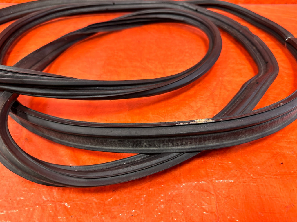 94 01 ACURA INTEGRA 2D TAIL GATE TRUNK HATCH LATCH WEATHER TRIM STRIP MOLDING 091