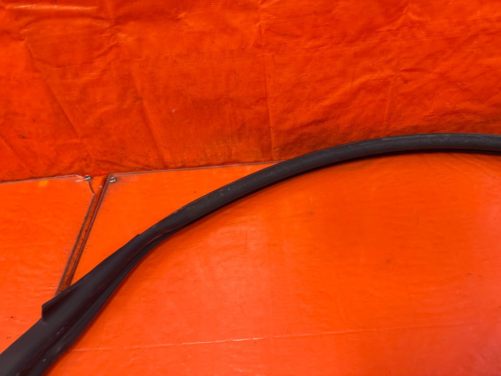 08 15 INFINITI G37 & Q60 COUPE   RIGHT   UPPER WEATHER STRIP RUBBER OEM #3286
