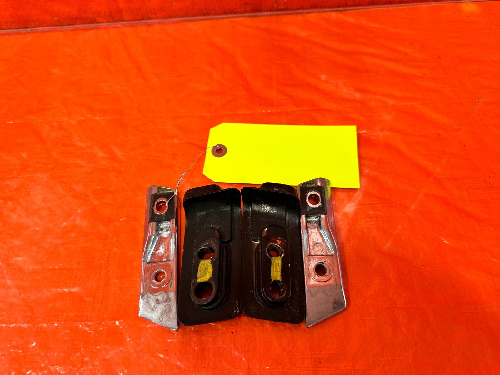 90 93 MAZDA MX 5 MIATA   LEFT AND RIGHT CONVERTIBLE SOFT TOP CATCHERS OEM #2679
