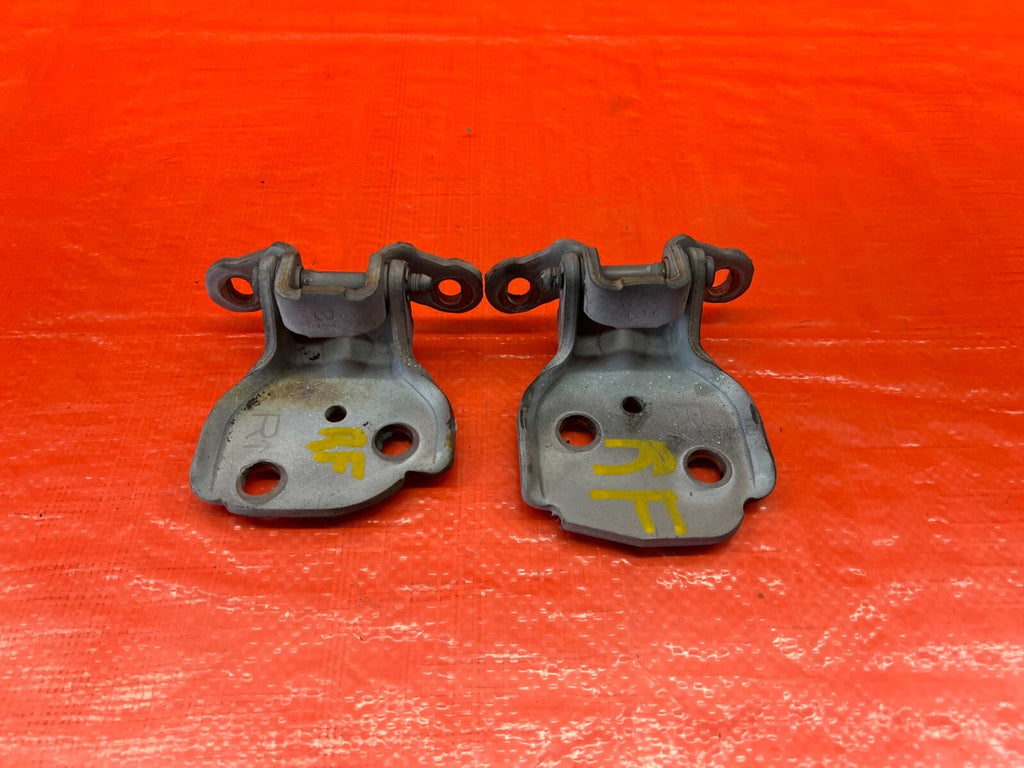 90 01 ACURA INTEGRA SEDAN   RIGHT FRONT DOOR HINGE SET   UPPER LOWER   OEM #1590
