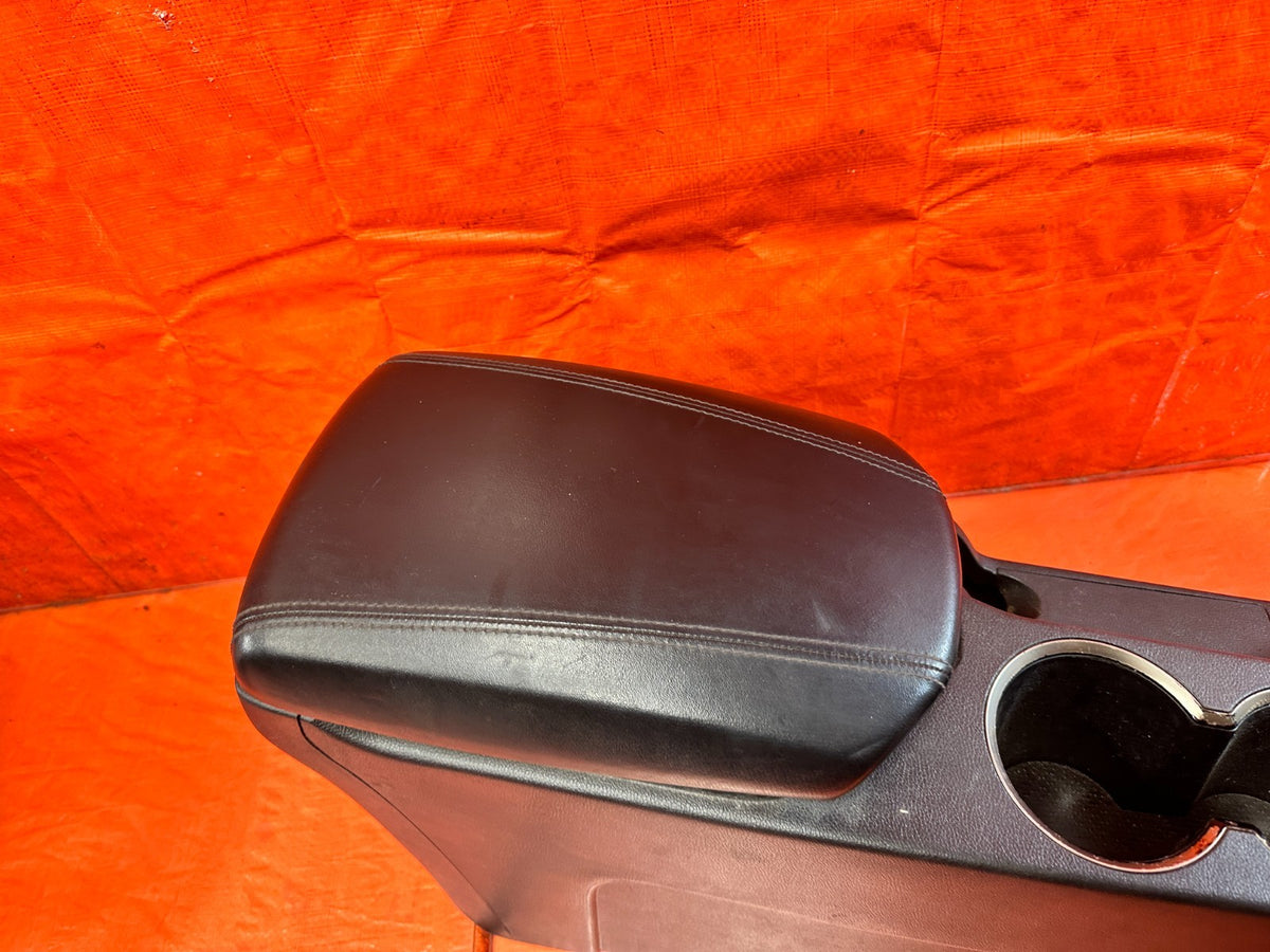 13-16 HYUNDAI GENESIS COUPE - ARM REST / CENTER CONSOLE STORAGE COMPARTMENT 3186