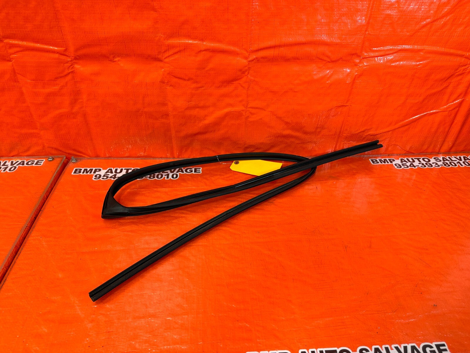 15 21 SUBARU WRX & STI PASSENGER RIGHT REAR WINDOW GLASS RUN CHANNEL   OEM #18010
