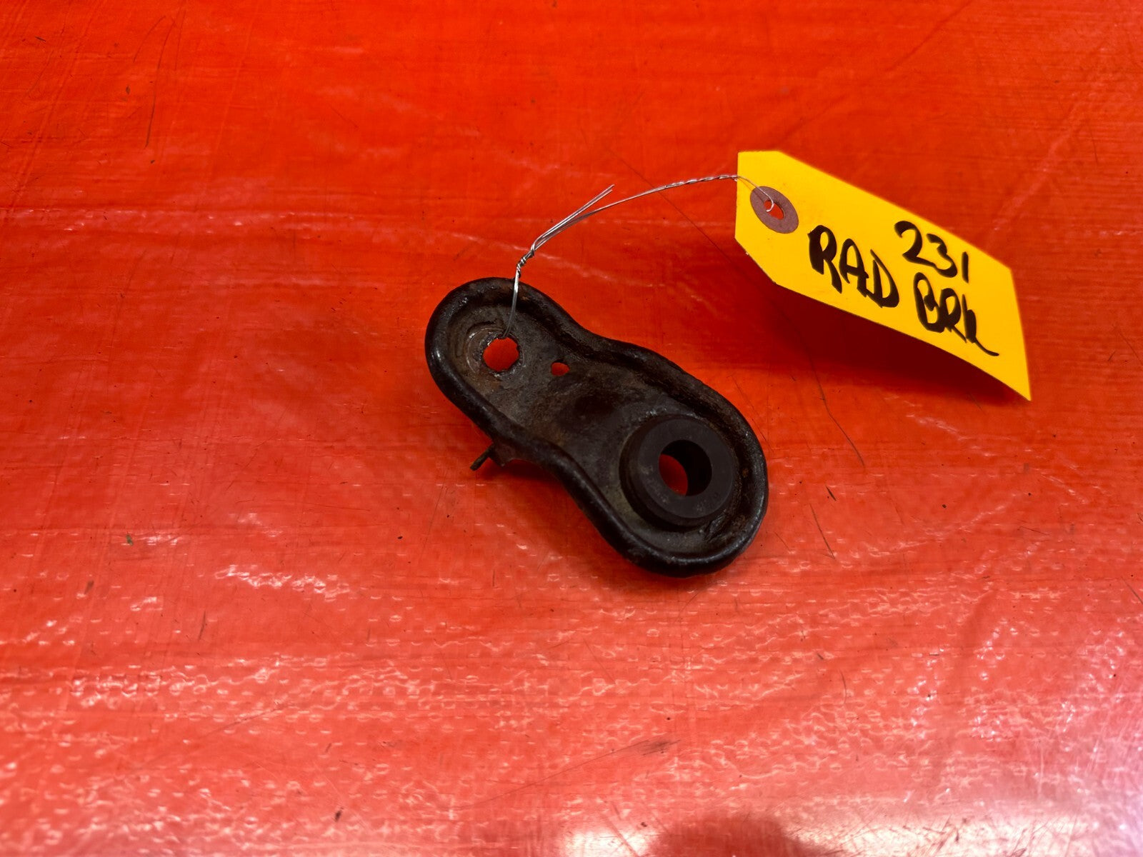96 00 HONDA CIVIC TOP RADIATOR SUPPORT BRACKET MOUNT HOLDER BUSHING OEM OEM #2311