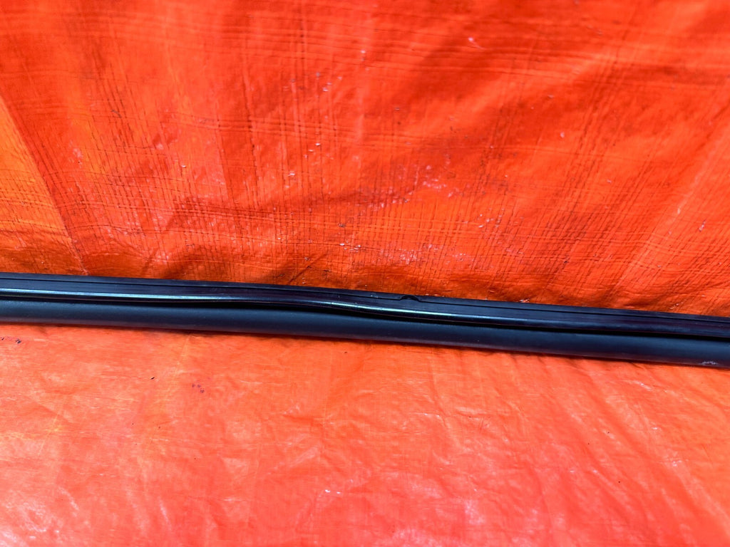 06 11 CIVIC 4D SEDAN   PASSENGER RIGHT REAR WEATHER STRIP RUN CHANNEL OEM #2822