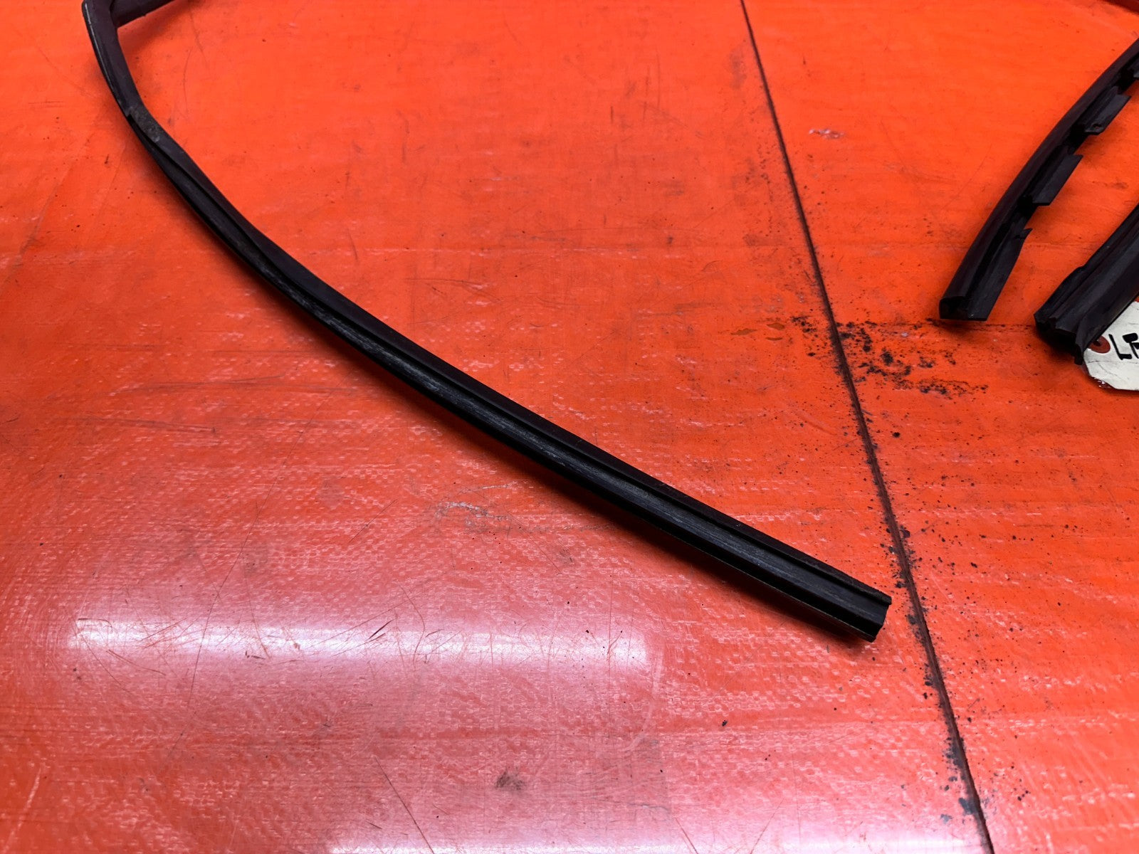 92 96 HONDA PRELUDE   DRIVER LEFT DOOR WINDOW RUN CHANNEL   OEM #3329