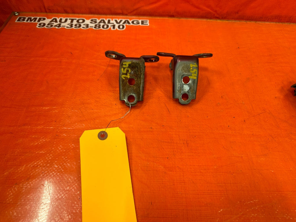 02 06 ACURA RSX   DRIVER LEFT FRONT DOOR HINGE SET UPPER LOWER   OEM #2544