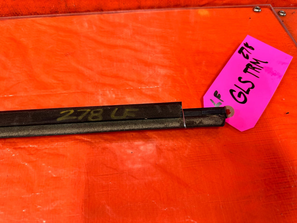 08 15 INFINITI G37 COUPE &   DRIVER LEFT EXTERIOR WINDOW GLASS TRIM OEM 2787