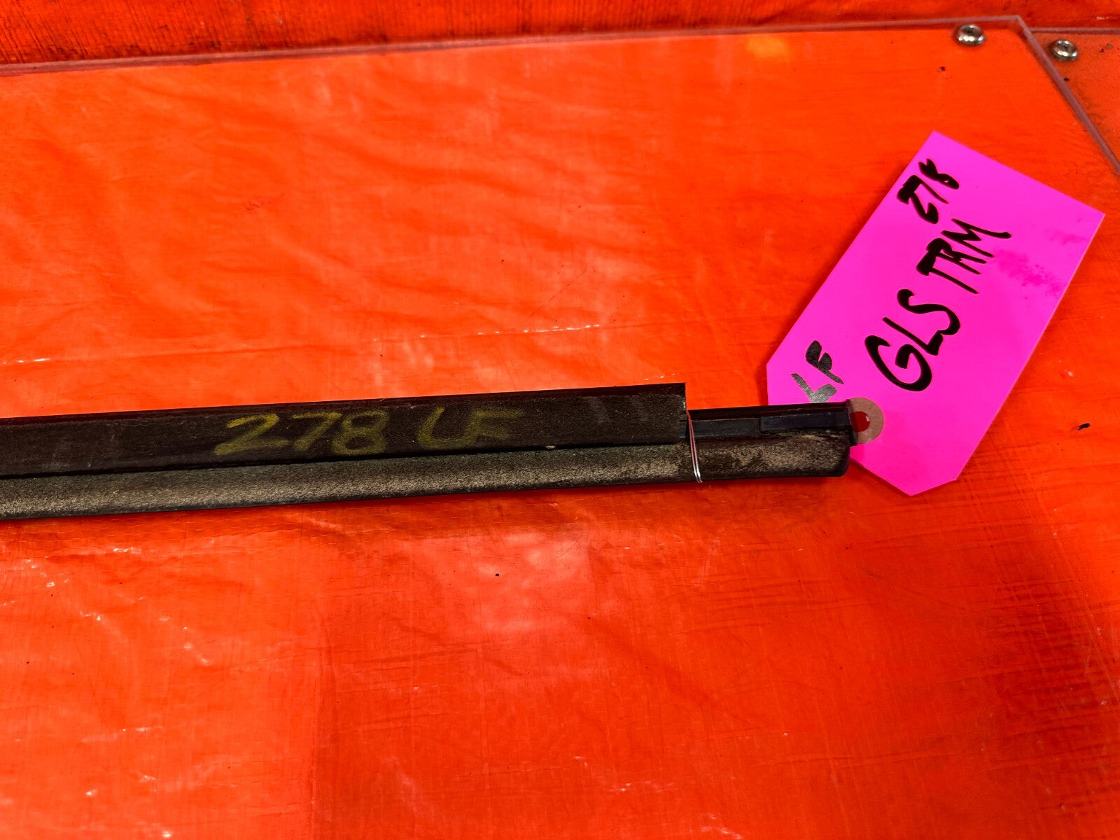 08 15 INFINITI G37 COUPE &   DRIVER LEFT EXTERIOR WINDOW GLASS TRIM OEM 2787