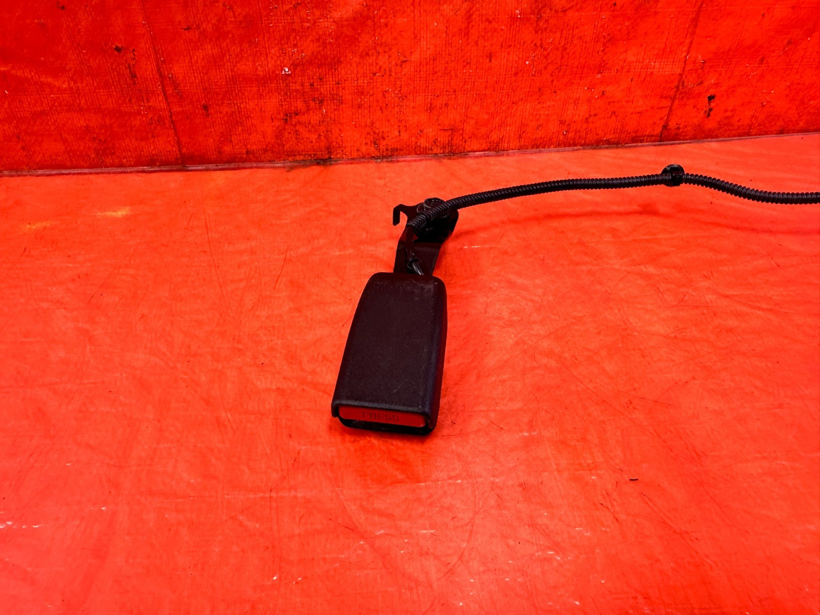 11 14 ACURA TSX   PASSENGER RIGHT FRONT SEAT BELT CLIP BUCKLE   OEM 3053