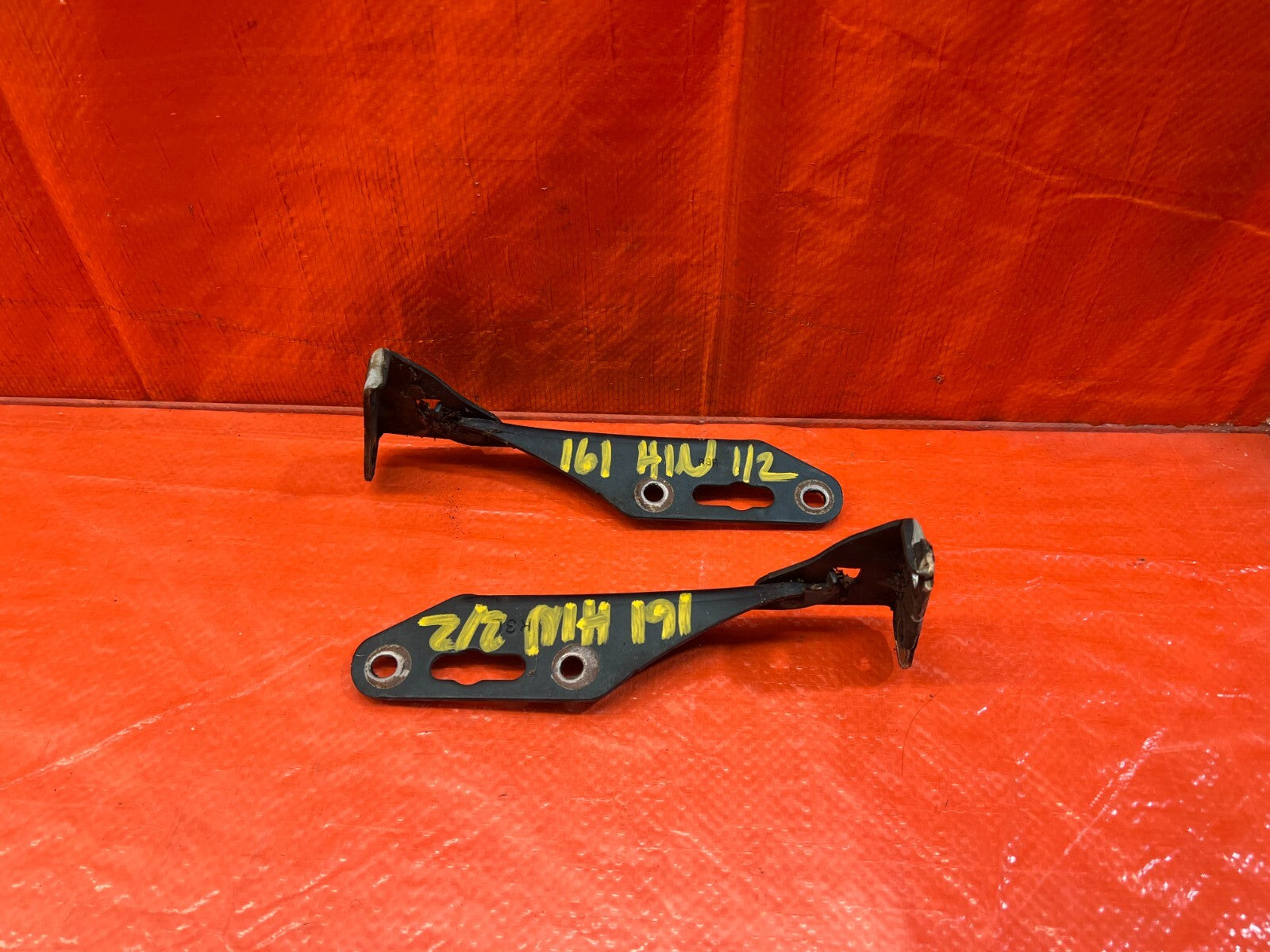 94 01 ACURA INTEGRA   HOOD HINGE SET   LEFT AND RIGHT HINGES   OEM #1610