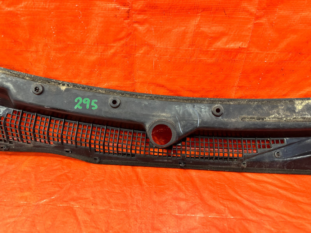 93 97 HONDA DEL SOL  WINDSHIELD WIPER COWL TRIM PLASTIC   OEM FACTORY #2958