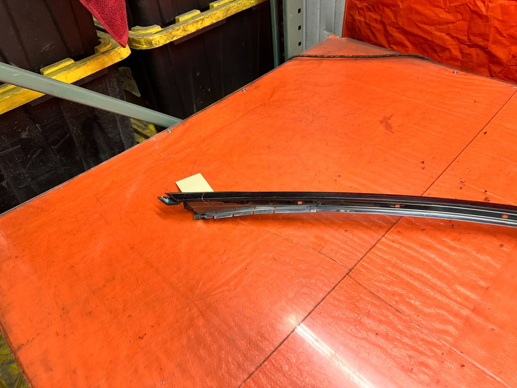94-01 ACURA INTEGRA 4D LEFT DRIVER ROOF GLASS TRIM DRIP RETAINER OEM #34014