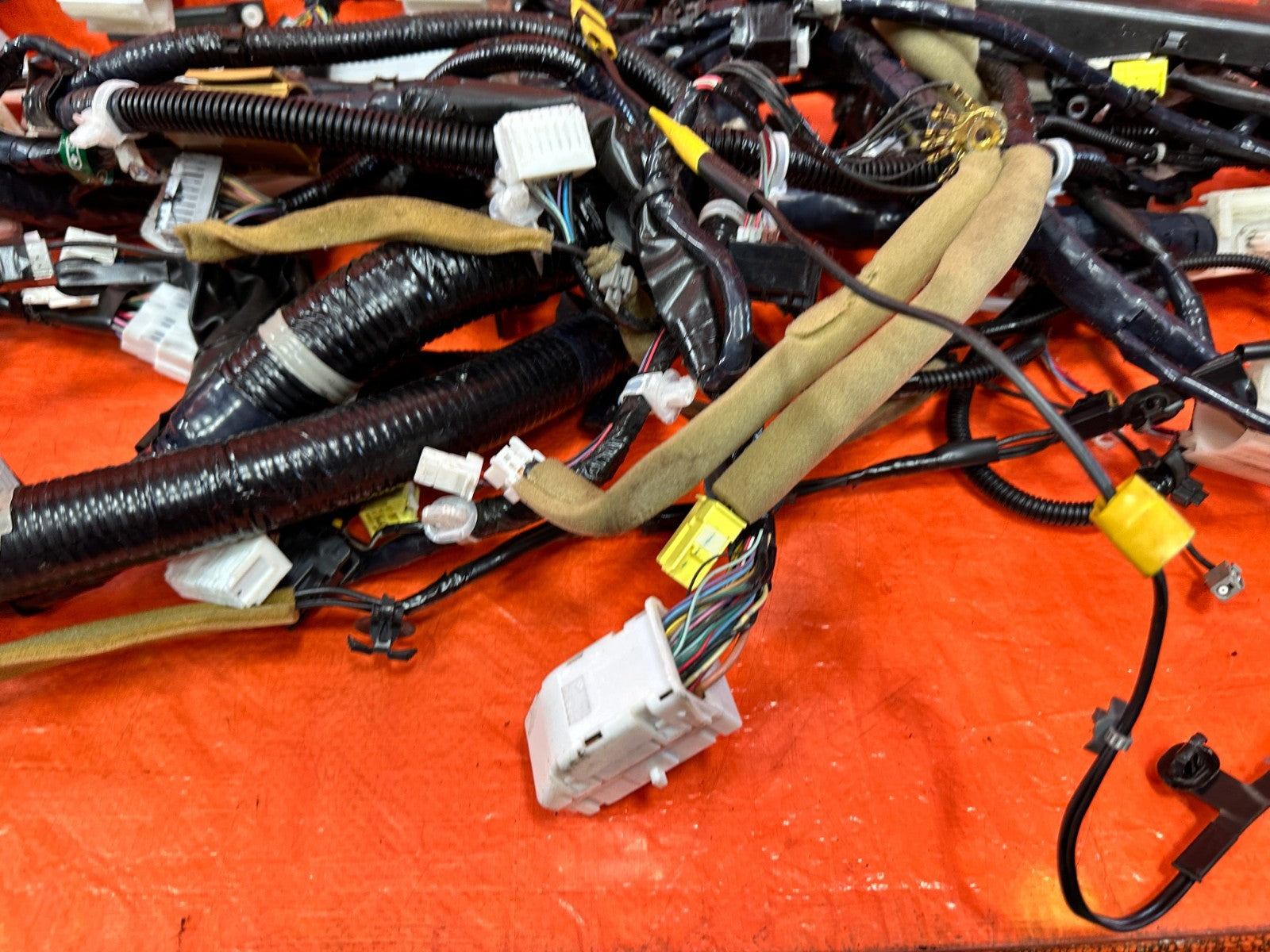 09 10 INFINITI G37 CONVERTIBLE   BODY HARNESS   24014 1NY0B   OEM 3107