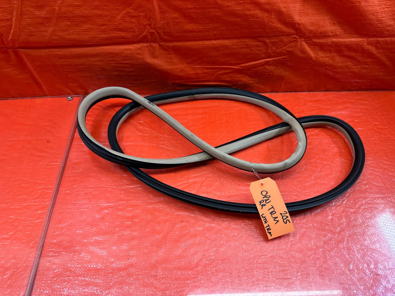 04 08 ACURA TSX   RIGHT REAR   DOOR TO CHASSIS WEATHER STRIP OPEN TRIM OEM #2059