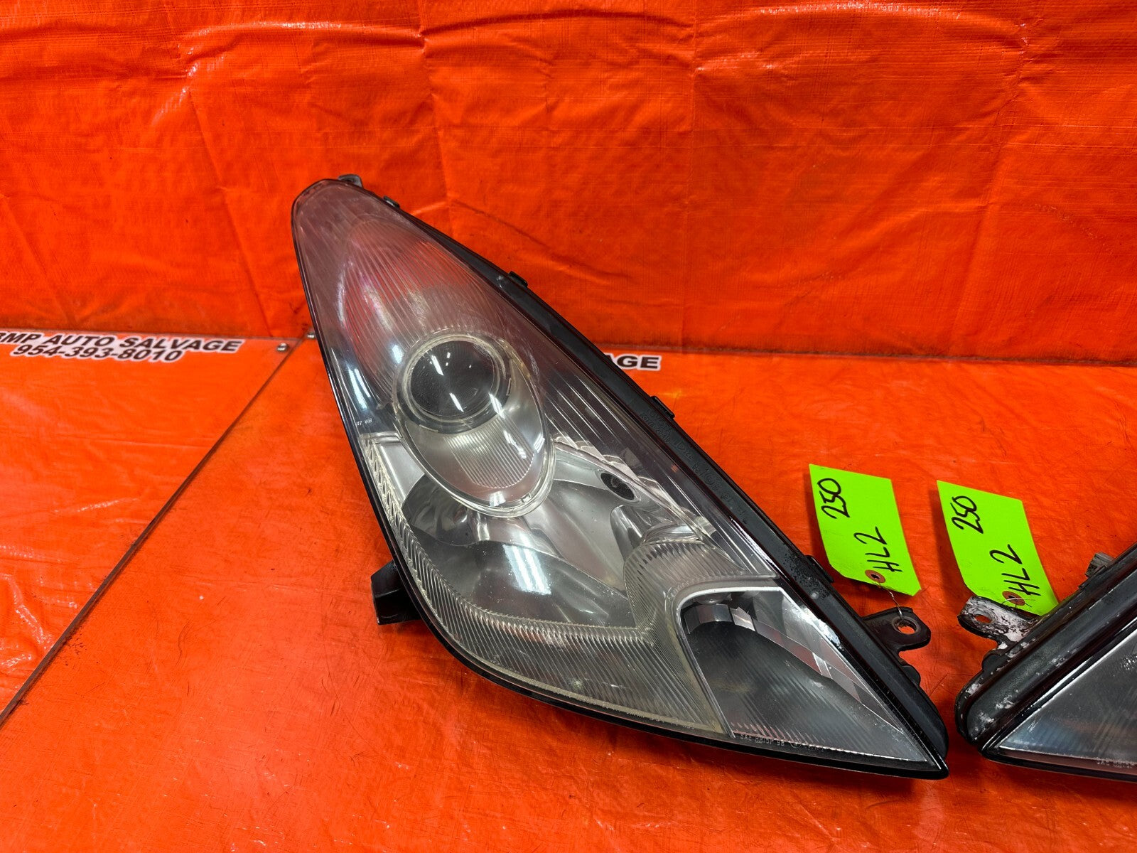 00 05 TOYOTA CELICA   LEFT & RIGHT   HALOGEN HEADLIGHTS HEADLAMPS   OEM #25015