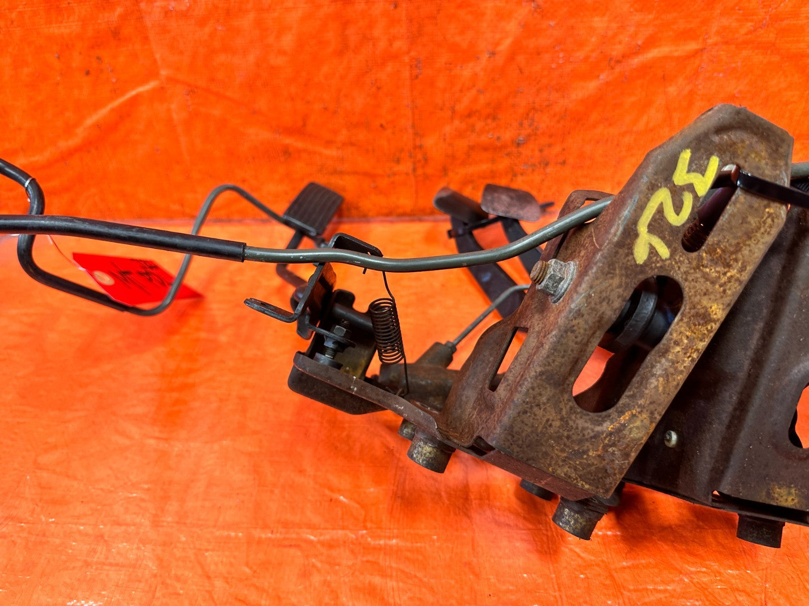 92 95 HONDA CIVIC   5 SPEED MANUAL PEDALS   BRAKE GAS CLUTCH   OEM #32711