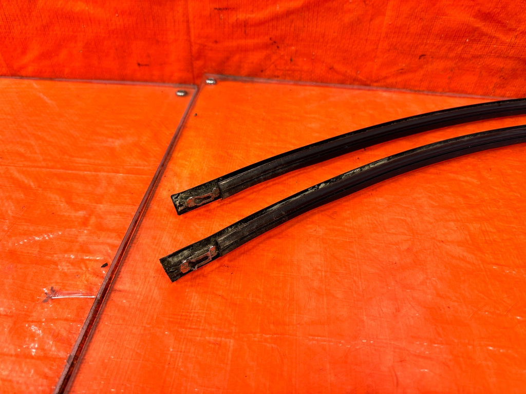 09 14 ACURA TSX   ROOF DRIP RETAINER MOLDINGS LEFT AND RIGHT   OEM 3056