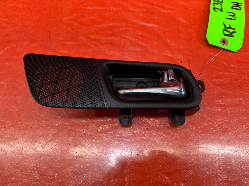 09 13 INFINITI G37 SEDAN PASSENGER RIGHT FRONT INTERIOR DOOR HANDLE   OEM #2381