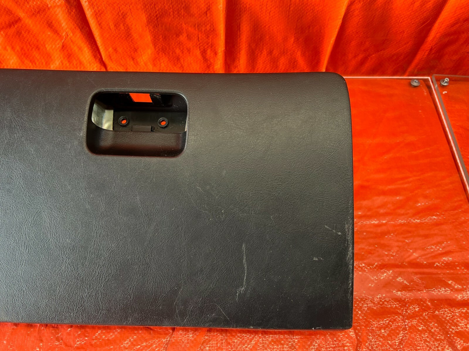 94 01 ACURA INTEGRA 2 & 4 DOOR   GLOVE BOX   BLACK   NO LOCK PRESENT   OEM #954