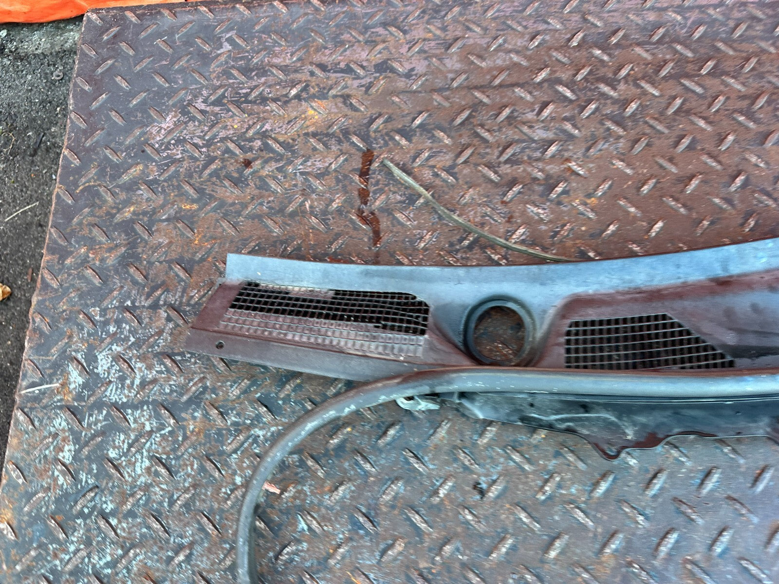 08 15 INFINITI G37 & Q60   2D COUPE   WIPER COWL TRIM   LEFT SIDE   OEM #2788