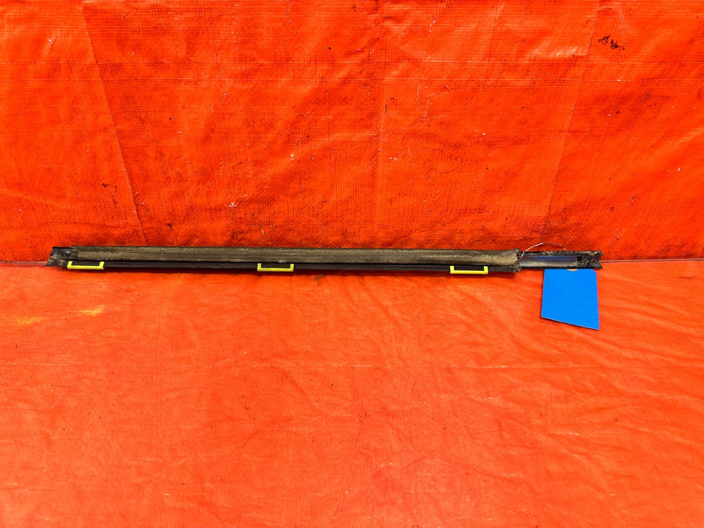 97 01 HONDA CR V CRV   DRIVER LEFT REAR EXTERIOR WINDOW GLASS TRIM   OEM 3012
