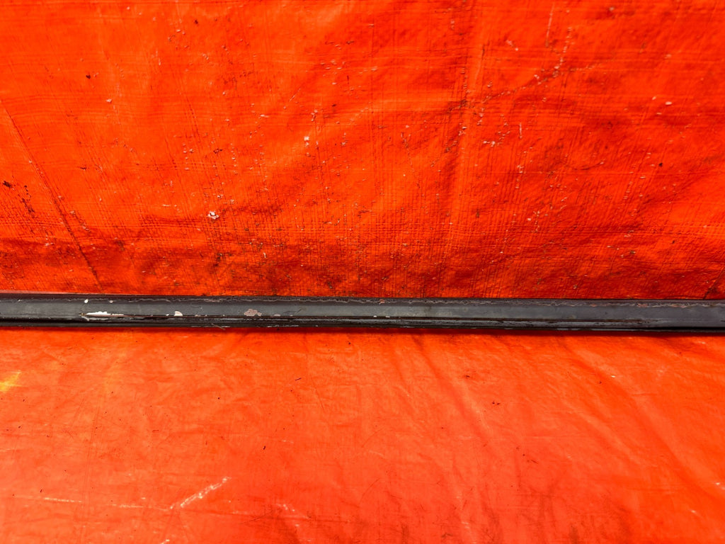 02 05 HONDA CIVIC SI EP3 HATCH   GLASS TRIM BELT MOLDING STRIP   LEFT SIDE #3082