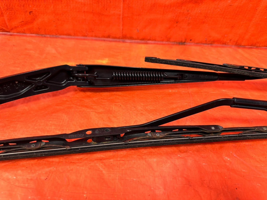 13 24 SUBARU BRZ   LEFT & RIGHT WINDSHIELD WIPER ARMS   OEM FACTORY #2937