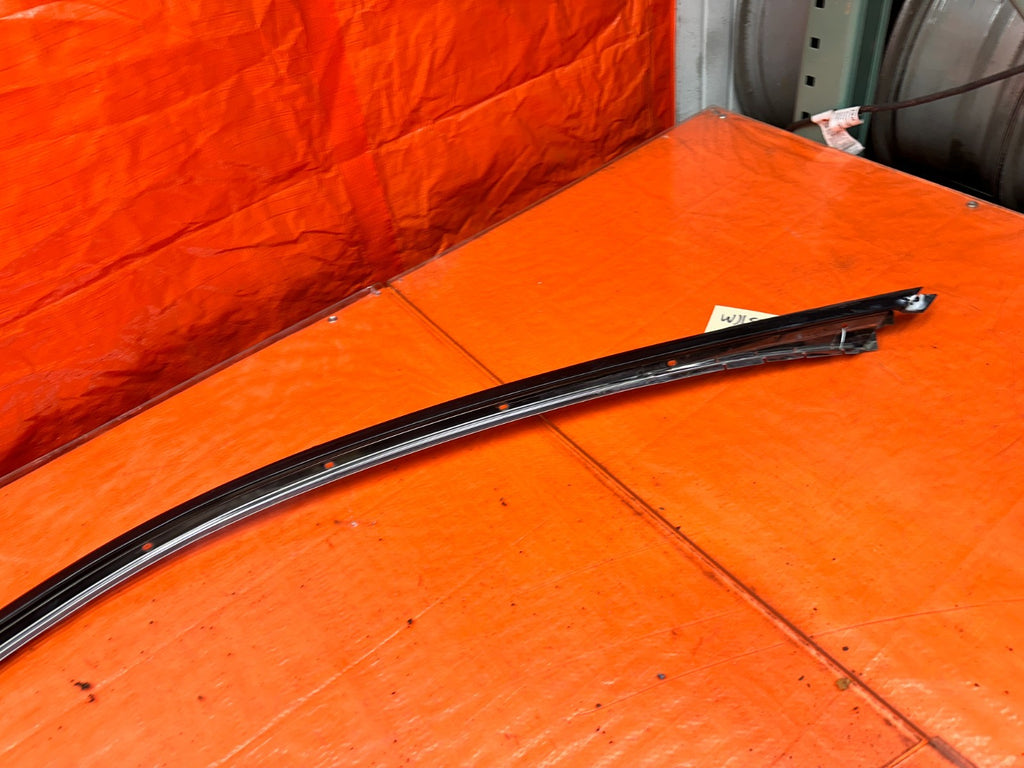94-01 ACURA INTEGRA 4D RIGHT PASSENGER ROOF GLASS TRIM DRIP RETAINER OEM #34014