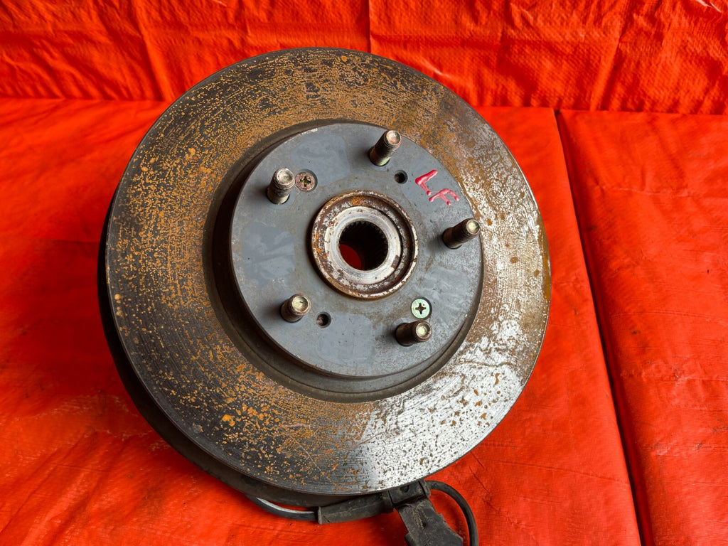 02 04 HONDA CR V CRV   4WD MODEL ONLY   DRIVER LEFT FRONT SPINDLE KNUCKLE HUB OE5