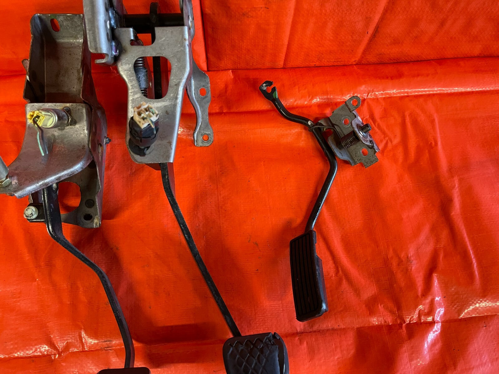 02 05 HONDA CIVIC SI 2.0 EP3   COMPLETE PEDAL SET GAS BRAKE CLUTCH PEDALS OEM   3