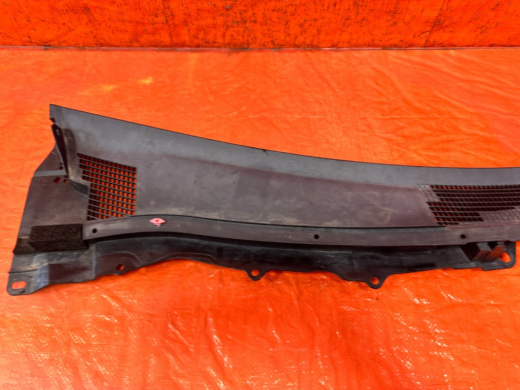08 15 INFINITI G37 & Q60    2D COUPE   PASSENGER RIGHT WIPER COWL TRIM OEM #3294