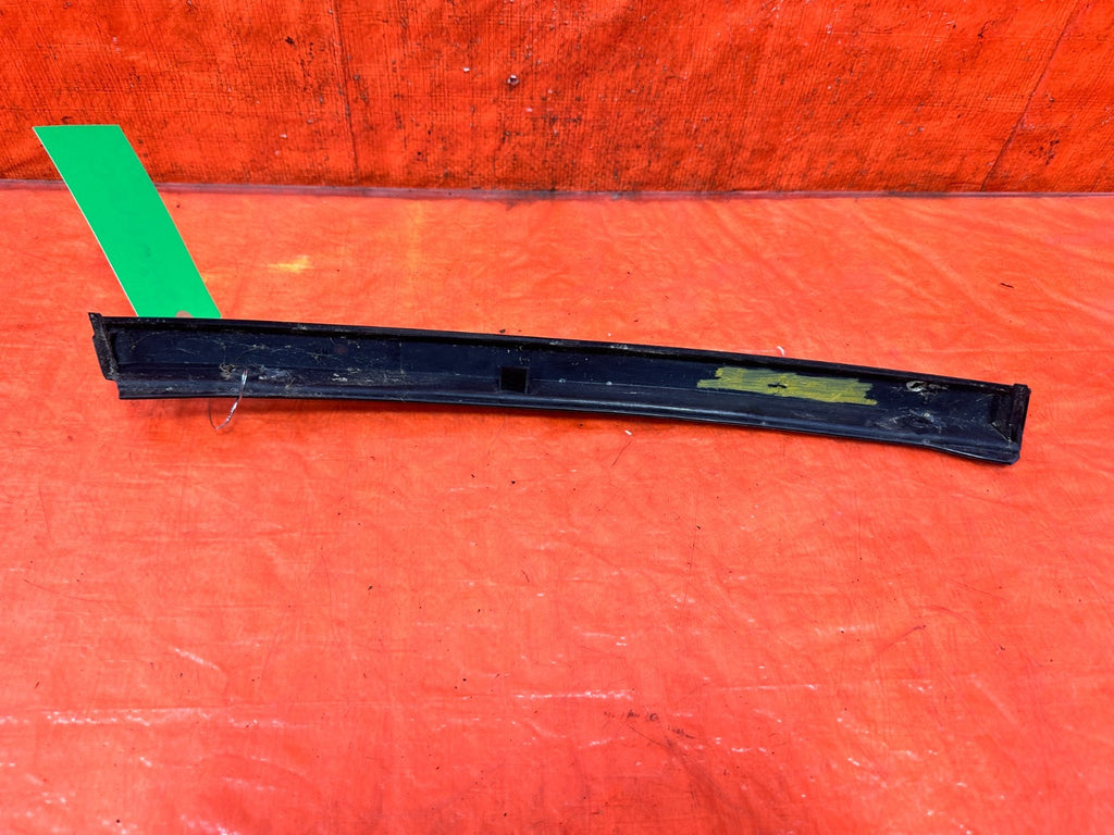 90 91 HONDA CIVIC HATCHBACK   LEFT CENTER PILLAR TRIM    73840 SH0 A10   OEM 3172