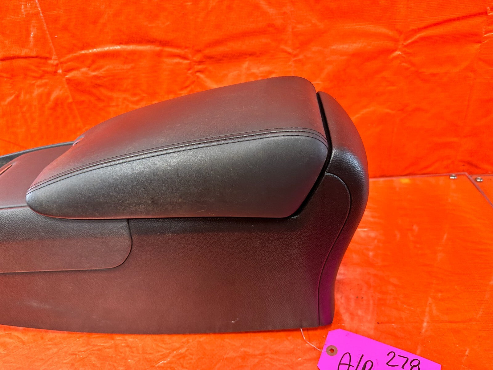 09 15 INFINITI G37 CONVERTIBLE   ARM REST / CENTER CONSOLE STORAGE COMPARTMENT  11
