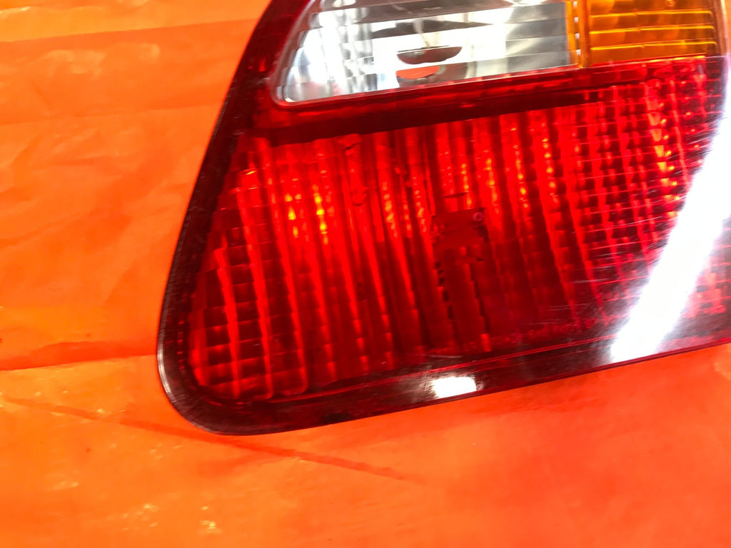 OEM 1999 2000 HONDA CIVIC 4 DOOR SEDAN PASSENGER RIGHT INNER TAIL LIGHT TRUNK1