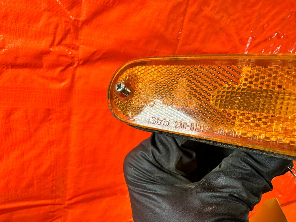90 97 MAZDA MX 5 MIATA   DRIVER LEFT   AMBER FRONT BUMPER REFLECTOR   OEM #2677