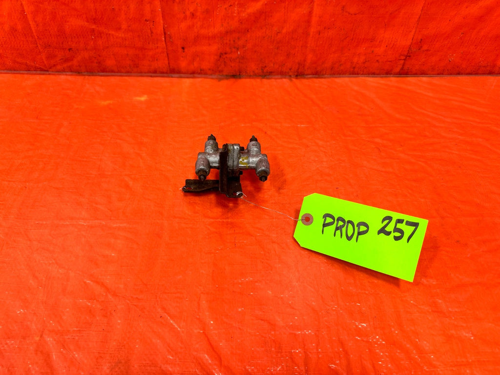 92/95 HONDA CIVIC REAR DISC BRAKE PROPORTIONING VALVE 4040 40/40 PROP VALVE 2570