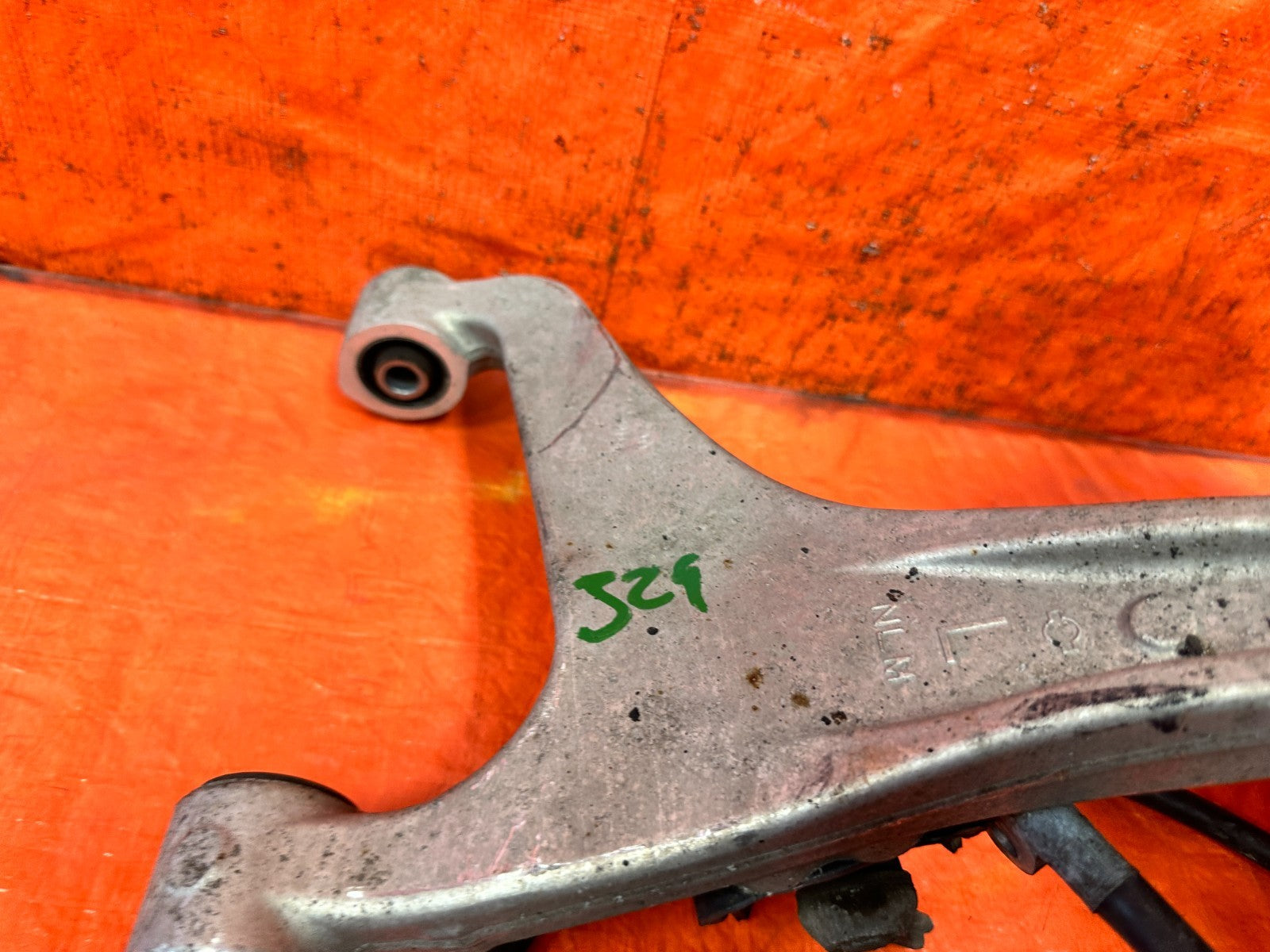 08 15 INFINITI G37 & Q60   DRIVER LEFT REAR SPINDLE KNUCKLE W/ CONTROL ARMS #3296