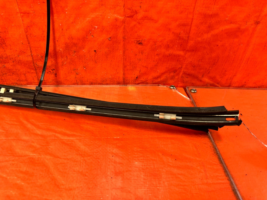 13 16 HYUNDAI GENESIS COUPE   ROOF TRIM WEATHER STRIP SET   LEFT & RIGHT OEM 31811