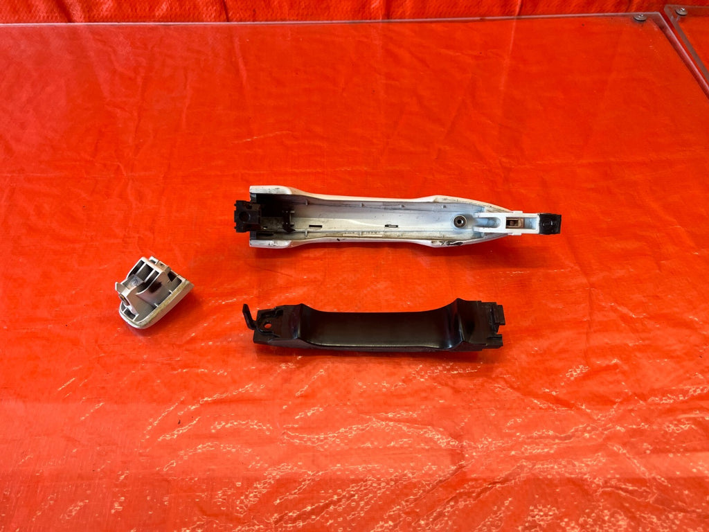 14 20 INFINITI Q50   DRIVER LEFT REAR EXTERIOR DOOR HANDLE W/ CAP AND BASE OEM8