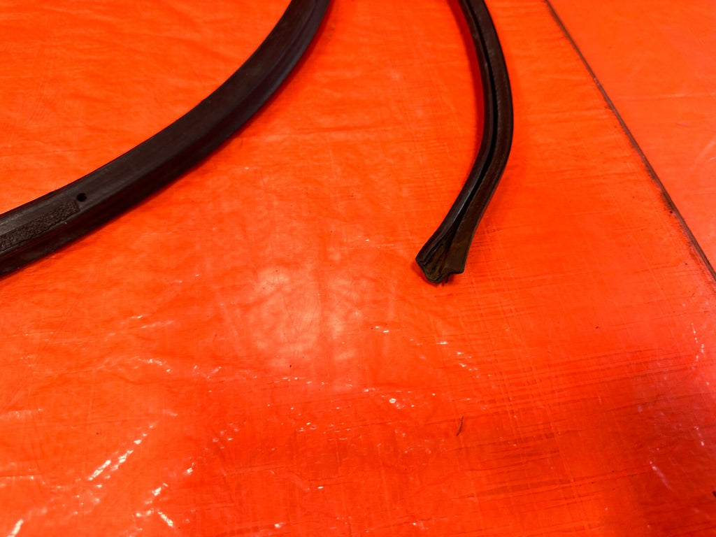 06 11 CIVIC 4D SEDAN   PASSENGER RIGHT REAR WEATHER STRIP SEAL GASKET OEM #28215