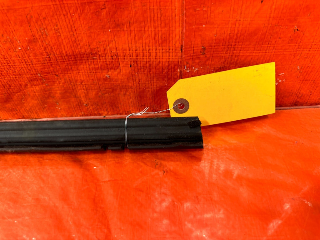 04 08 ACURA TSX   DRIVER LEFT REAR   INTERIOR INSIDE GLASS TRIM SEAL OEM 2915