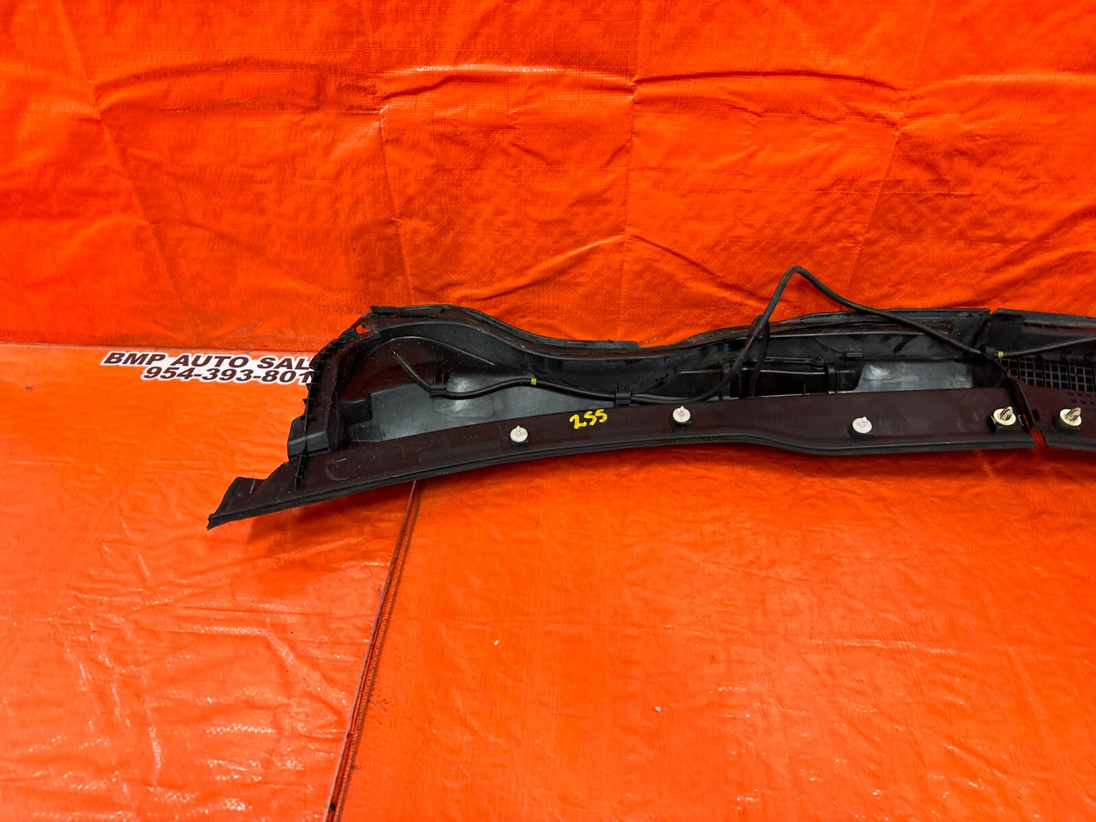 04 05 ACURA TSX   WINDSHIELD WIPER COWL TRIM PLASTIC   OEM FACTORY #25513
