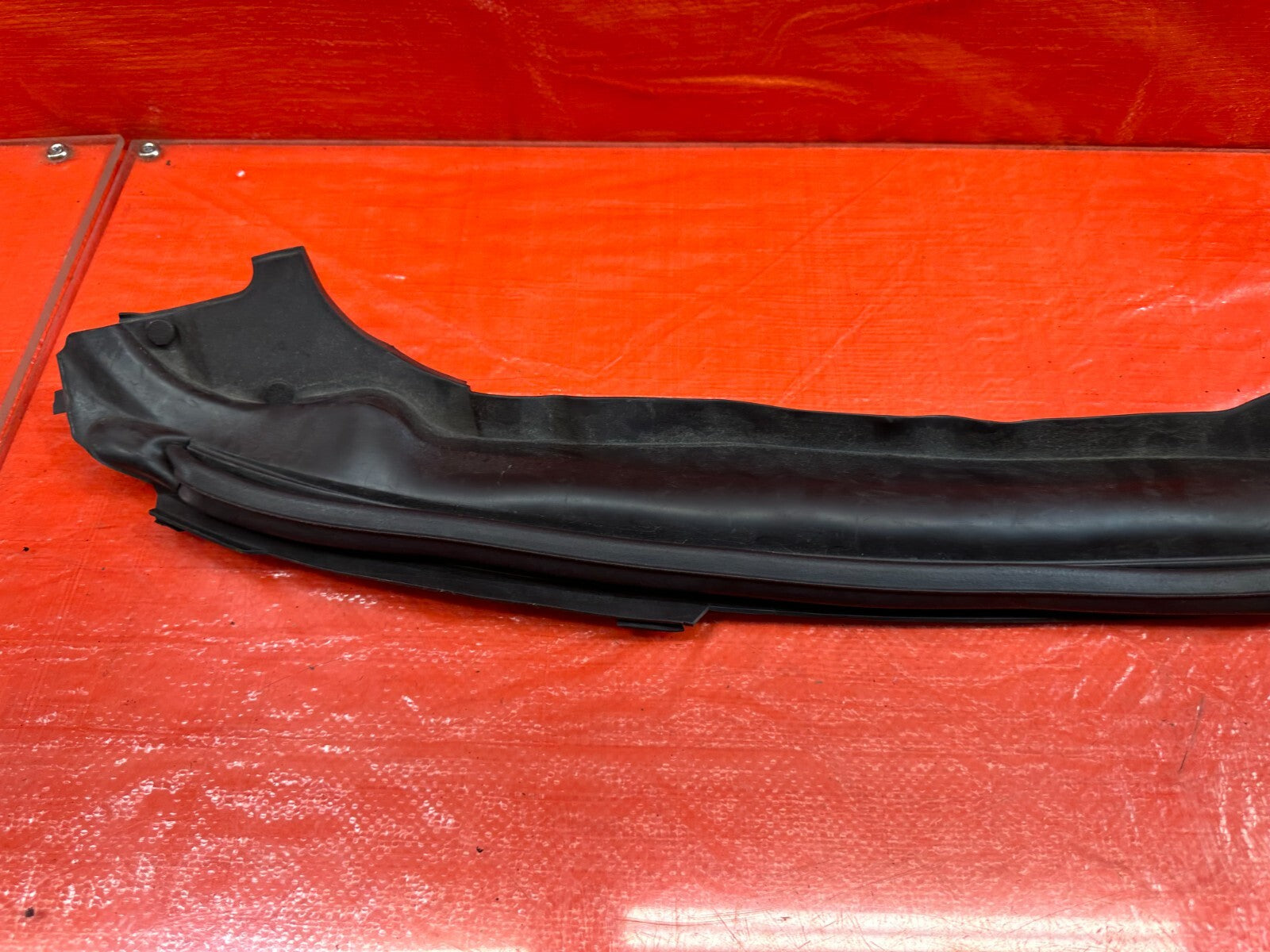 08 15 INFINITI G37 & Q60 COUPE DRIVER LEFT FRONT   FENDER SEAL TRIM GASKET #1887