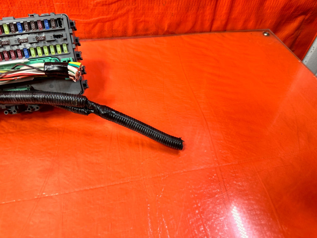09 10 ACURA TSX 6 SPEED INTERIOR CABIN UNDER DASH FUSE BOX PANEL RIGHT SIDE 3211